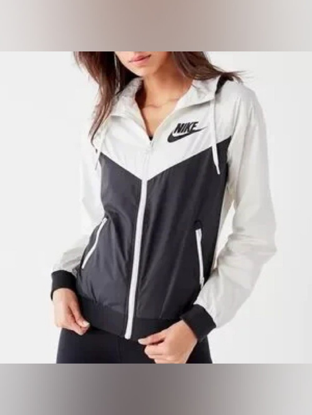 Nike Women’s Black and White Chevron Windbreaker Jacket Size XL Like New